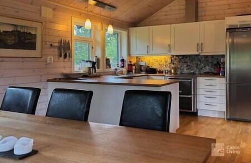 Al Municipality House | Cabin at Sjusjøen Birkebeiner trail – ski in/out, 8 beds, 2 bathrooms & WIFI
