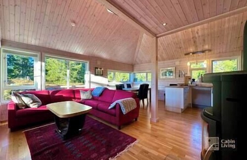 Al Municipality House | Cabin at Sjusjøen Birkebeiner trail – ski in/out, 8 beds, 2 bathrooms & WIFI