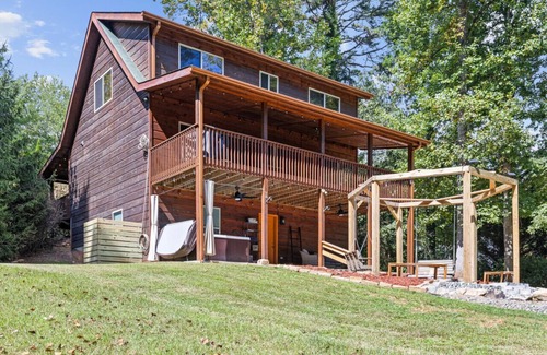 Morganton House | Cabin At The Lake-Morganton - Hot tub,Pet Friendly