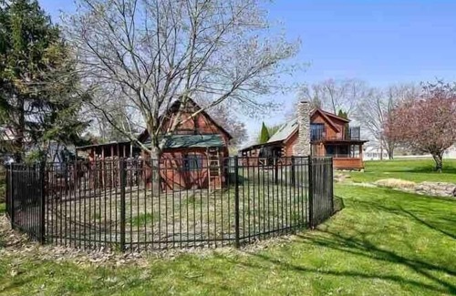 Waterford Cabin | Cabin Cove ~ Warm Cozy Nights! River View, Theater