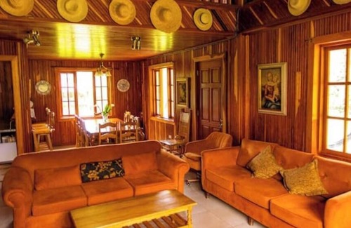 Cerro Punta Apartment | Cabin in Cerro Punta 6BR, Fireplace, Hiking