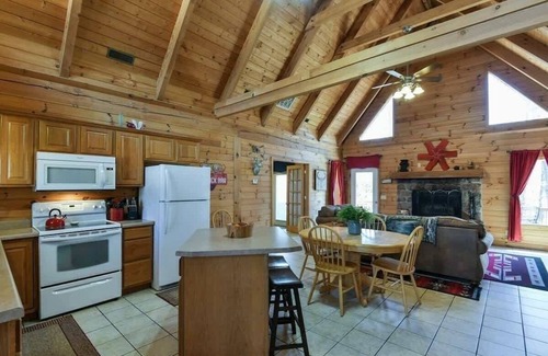 Branson Cedars Apartment | Cabin in Ridgedale with kitchen and balcony