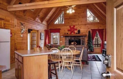 Branson Cedars Apartment | Cabin in Ridgedale with kitchen and balcony