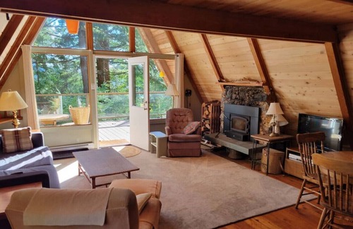 Bowen Island Apartment | Cabin In The Woods · Cabin In The Woods