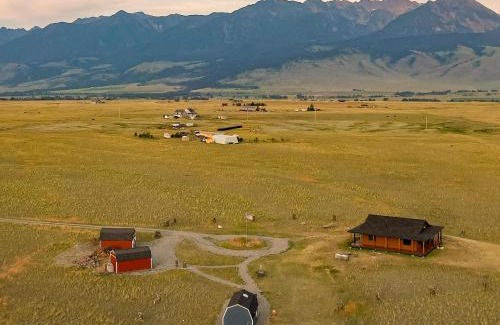 Livingston House | Cabin on 20 Acres, Wildlife, Big Views, Firepit, Close to Yellowstone