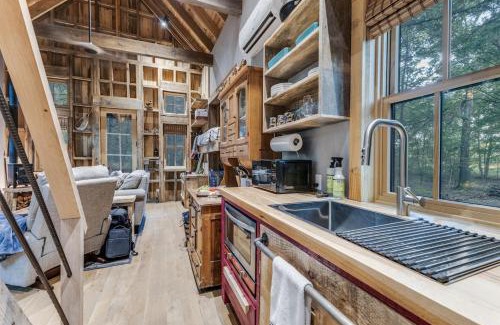 Van Zandt County House | Cabin on Seven Acres with a Pond