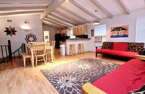 New Braunfels Apartment | Cabin on the Chute