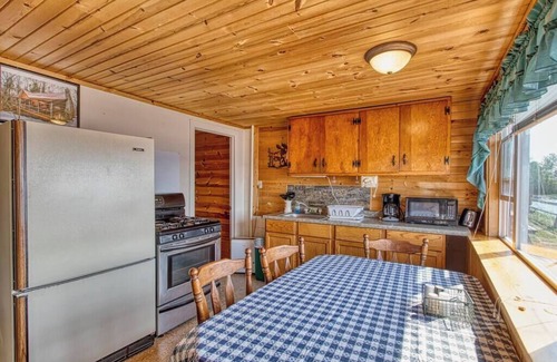 Gordon Cabin | Cabin on the Lake - 4-Beds - Open for Hunting/Rifle Season - Pets Ok