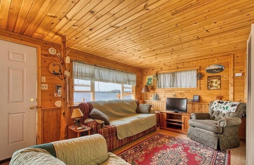 Gordon Cabin | Cabin on the Lake - 4-Beds - Open for Hunting/Rifle Season - Pets Ok