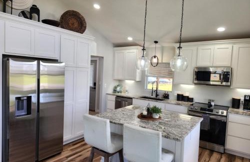 Cleora House | Cabin Rental at Duck Creek on Grand Lake, Sleeps 6, Hot Tub & Pool