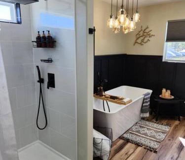 Cleora House | Cabin Rental at Duck Creek on Grand Lake, Sleeps 6, Hot Tub & Pool