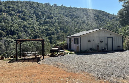 Placerville Cabin | Cabin Retreat near whitewater rafting & nature hiking, apple hill & main street.