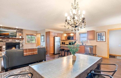 Nisswa Cabin | Cabin Retreat Steps from Gull Lake