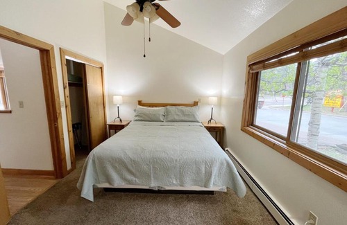 Woodland Park Bed & Breakfast | Cabin suite bed and breakfast