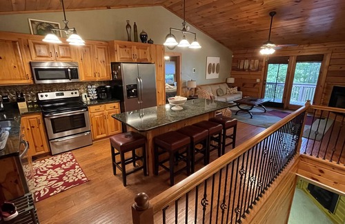 Wolf Laurel Cabin | Cabin w/Hot Tub, EV Charger, Cent A/C mins to Ski Resort & Trails, Paved Rd