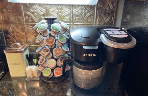 Wolf Laurel Cabin | Cabin w/Hot Tub, EV Charger, Cent A/C mins to Ski Resort & Trails, Paved Rd