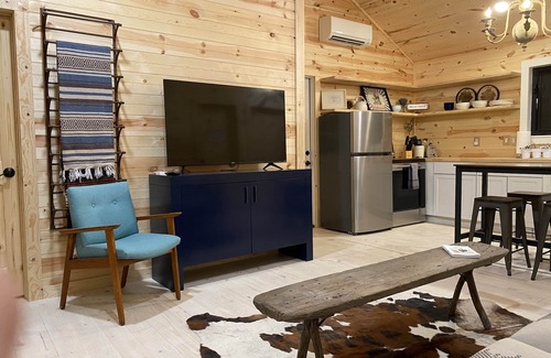 Fredericksburg Cabin | Cabin w/hot tub and fire pit close to town & wine