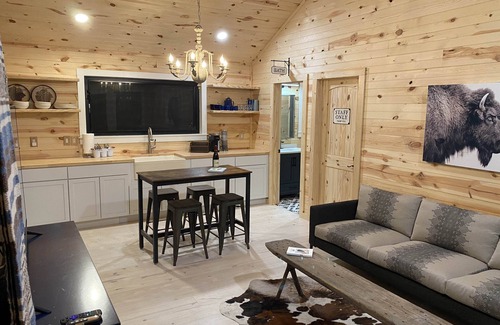 Fredericksburg Cabin | Cabin w/hot tub and fire pit close to town & wine