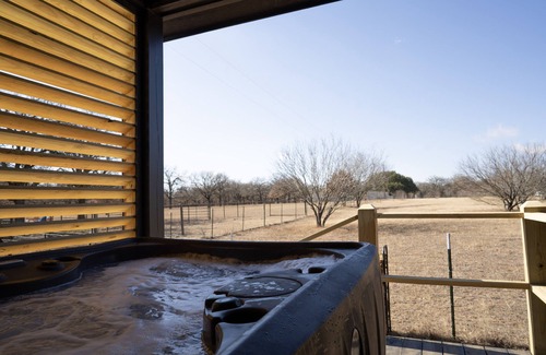 Fredericksburg Cabin | Cabin w/hot tub and fire pit close to town & wine