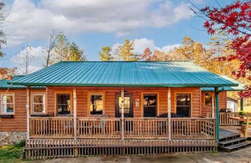 Marion Cabin | Cabin w/ Large Fenced in Backyard, 2 Fire-Pits, Cozy Sofa, Fire-Place, Bike Rack