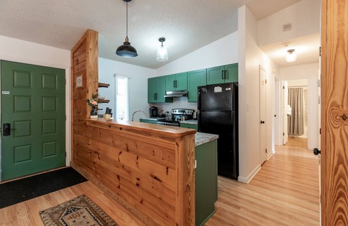 Chalet Village Cabin | Cabin w/Mnt/City Views +Hot Tub, Arcades, Foosball & Pool Table! Close to Park!