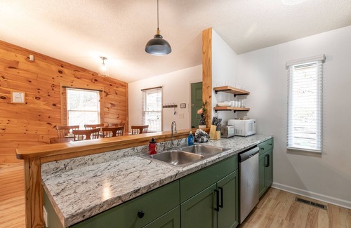 Chalet Village Cabin | Cabin w/Mnt/City Views +Hot Tub, Arcades, Foosball & Pool Table! Close to Park!