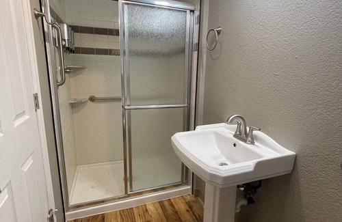 Longmont Hotel | Cabins on Main Longmont