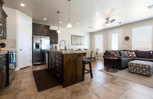 St. George House | Cactus Rose Villa with 2 Pools 2 Spas Gym
