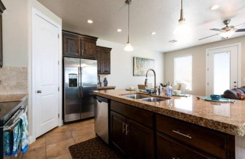 St. George House | Cactus Rose Villa with 2 Pools 2 Spas Gym