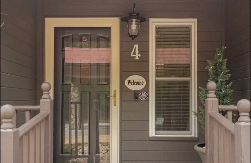 Bella Vista House | CaddyShack~ Newly remodeled townhome yards from back 40 bike trails