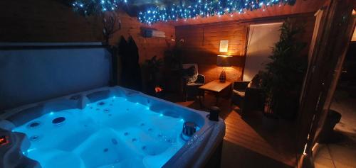 Dolgellau Bed & Breakfast | Cader en suite at Pen Y Coed Hall exclusive Luxury Hot Tub