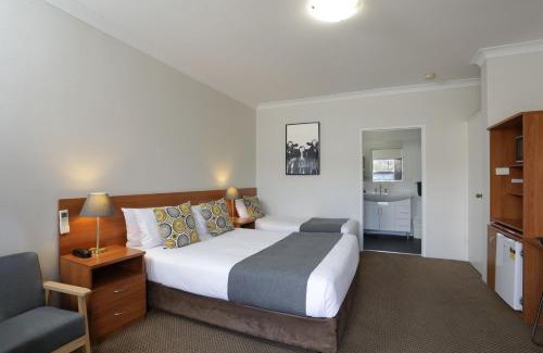 West Tamworth Hotel | Cadman Motor Inn and Apartments