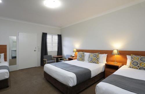 West Tamworth Hotel | Cadman Motor Inn and Apartments