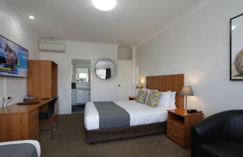 West Tamworth Hotel | Cadman Motor Inn and Apartments