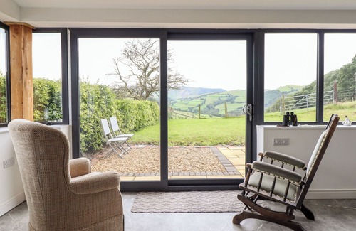 Machynlleth Cottage | CAE GOGRYDD, pet friendly, character holiday cottage in Machynlleth