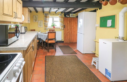 Caersws Cottage | CAERAU FARM HOUSE, pet friendly, with open fire in Llanidloes