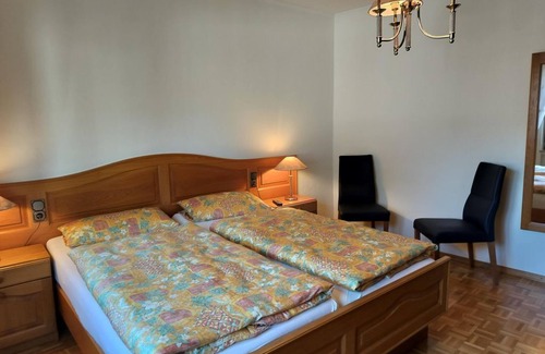 Minheim Bed & Breakfast | Café-Weinhaus Alt Reinsport - Holiday apartment jewel of the Moselle