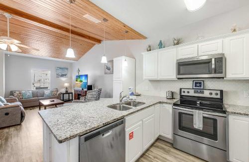 Port Aransas Apartment | Cajun Shrimp Min to Beach Resort Pool & Slide