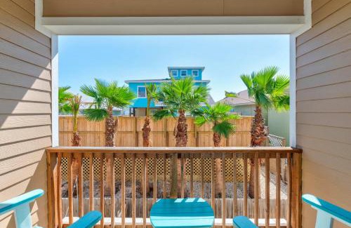Port Aransas Apartment | Cajun Shrimp Min to Beach Resort Pool & Slide
