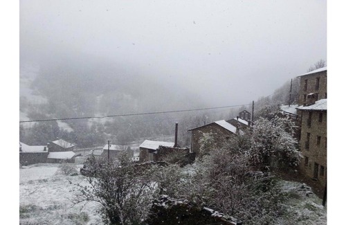 Fornells de la Muntanya Cottage | Cal Pastor. Triple Room with Mountain View