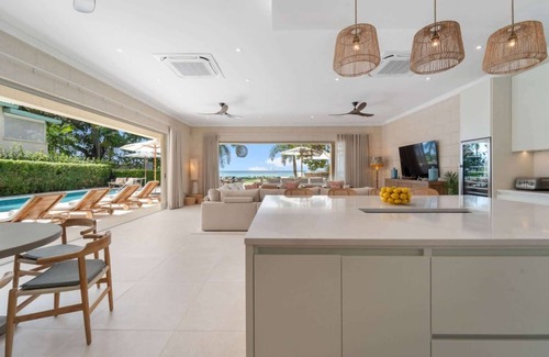 Gibbs Bay Villa | Calabash Summary: Nes