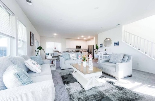 Victorville House | California three bedroom desert scape