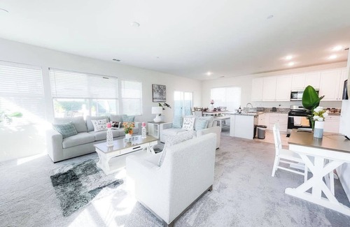 Victorville House | California three bedroom desert scape