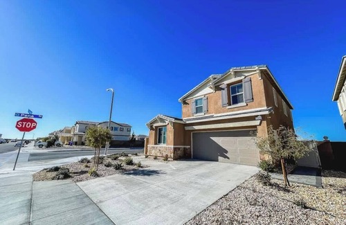 Victorville House | California three bedroom desert scape