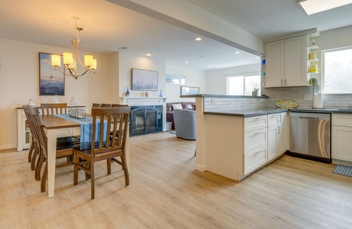Edgemar - Pacific Manor House | California Vacation Rental w/ Smart TV & Balcony