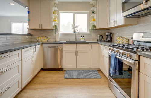 Edgemar - Pacific Manor House | California Vacation Rental w/ Smart TV & Balcony