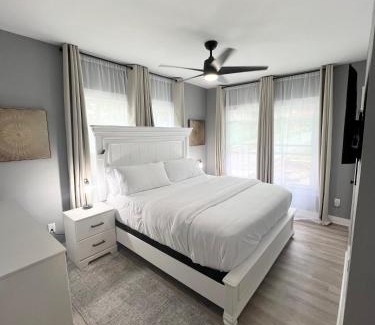 Sylvan Hills House | Calm 4BR-3BA 10 min DT Airport by LSP Homes