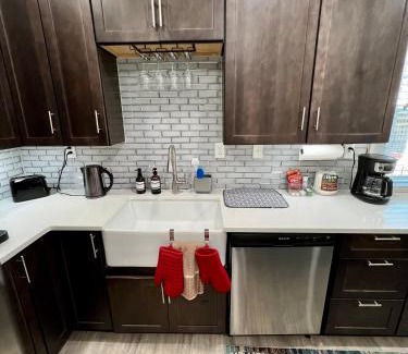 Sylvan Hills House | Calm 4BR-3BA 10 min DT Airport by LSP Homes