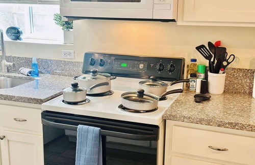 West University Apartment | Calm Light Stay3 Bedrooms/6 Beds