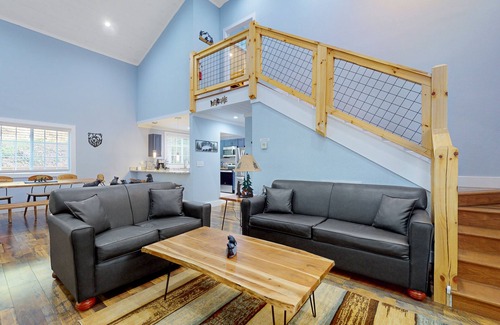 Gatlinburg - Pigeon Forge Cottage | Calming cottage with hot tub, Cozy fireplace, & Free Attraction Tickets